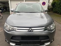 Grau Gebraucht 2015 Mitsubishi Outlander Diamant Edition SUV | 6.590 € (Guter Preis)