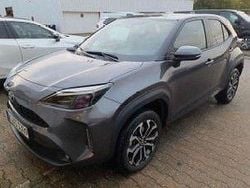 Grau Gebraucht 2023 Toyota Yaris Cross Team SUV | 24.390 € (Fairer Preis)