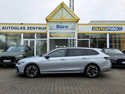 Silber Gebraucht 2025 VW Passat R-line Kombi | 53.990 €