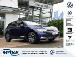 Blau Gebraucht 2022 VW Golf VIII Style Limousine | 39.890 €