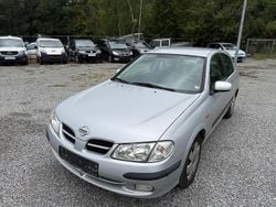 Silber Gebraucht 2001 Nissan Almera Visia Kleinwagen | 750 €