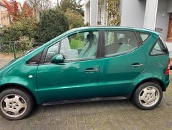 Grün Gebraucht 1998 Mercedes A160 Elegance Van / Kleinbus | 1.900 € (Fairer Preis)