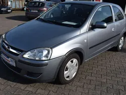Silber Gebraucht 2004 Opel Corsa Enjoy Limousine | 2.490 € (Etwas zu teuer)