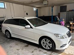Weiß Gebraucht 2012 Mercedes E300 AMG line Kombi | 7.999 € (Superpreis)