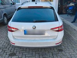 Weiß Gebraucht 2016 Skoda Superb Kombi | 11.000 € (Fairer Preis)
