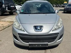 Grau Gebraucht 2010 Peugeot 207 Tendance | 990 € (Fairer Preis)