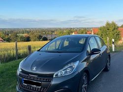 Grau Gebraucht 2017 Peugeot 208 Active Kleinwagen | 8.500 € (Fairer Preis)