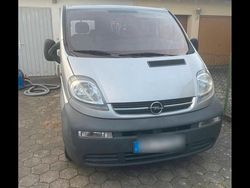 Silber Gebraucht 2004 Opel Vivaro Van / Kleinbus | 2.400 €