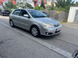 Silber Gebraucht 2004 Toyota Corolla Limousine | 2.900 € (Etwas zu teuer)