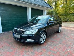 Schwarz Gebraucht 2012 Skoda Octavia Kombi | 5.500 € (Fairer Preis)