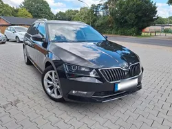 Schwarz Gebraucht 2017 Skoda Superb Style Kombi | 13.150 €