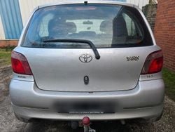 Silber Gebraucht 2001 Toyota Yaris Kleinwagen | 2.550 € (Teuer)