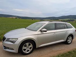 Grau Gebraucht 2016 Skoda Superb Active Kombi | 9.650 €