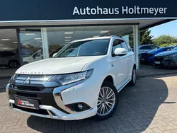 Weiß Gebraucht 2021 Mitsubishi Outlander P-HEV SUV | 23.950 € (Fairer Preis)