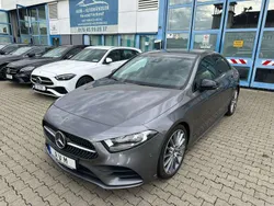 Grau Gebraucht 2017 Mercedes A200 AMG line Limousine | 25.700 €