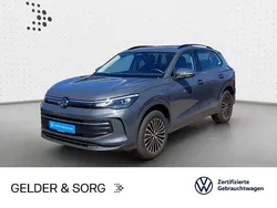 Delfingrau metallic Gebraucht 2024 VW Tiguan Life SUV | 43.490 € (Guter Preis)