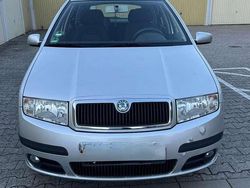 Grau Gebraucht 2006 Skoda Fabia Kleinwagen | 4.500 €