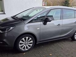 Grau Gebraucht 2018 Opel Zafira Innovation Van / Kleinbus | 15.000 € (Teuer)
