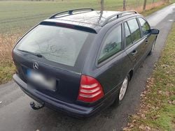 Blau Gebraucht 2003 Mercedes C220 Classic Kombi | 1.700 € (Fairer Preis)