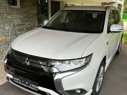 Weiß Gebraucht 2020 Mitsubishi Outlander P-HEV Basis SUV | 22.999 € (Fairer Preis)