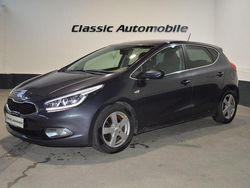 Grau Gebraucht 2015 Kia Ceed Kleinwagen | 7.300 € (Fairer Preis)
