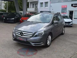 Grau Gebraucht 2012 Mercedes B200 Van / Kleinbus | 11.990 € (Fairer Preis)