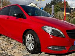 Rot Gebraucht 2012 Mercedes B180 Van / Kleinbus | 6.100 € (Guter Preis)
