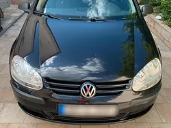 Schwarz Gebraucht 2007 VW Golf V Trendline Kleinwagen | 4.000 €