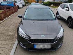 Grau Gebraucht 2017 Ford Focus Limousine | 9.999 € (Fairer Preis)