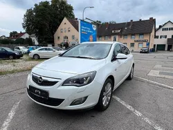 Weiß Gebraucht 2011 Opel Astra Innovation Kombi | 2.499 € (Guter Preis)