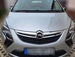 Grau Gebraucht 2016 Opel Zafira Tourer Edition Van / Kleinbus | 10.600 € (Fairer Preis)