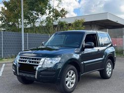 Grün Gebraucht 2018 Mitsubishi Pajero SUV | 15.000 €