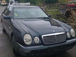 Blau Gebraucht 1996 Mercedes E420 Limousine | 2.000 €