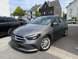 Grau Gebraucht 2020 Mercedes B220 Van / Kleinbus | 24.997 € (Fairer Preis)