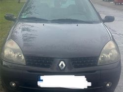 Schwarz Gebraucht 2000 Renault Clio II Kleinwagen | 750 €
