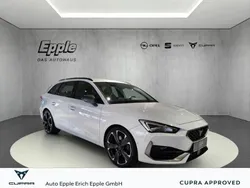 Weiss Gebraucht 2022 Cupra Leon VZ Kombi | 30.890 € (Guter Preis)