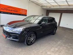 Gebraucht 2018 Porsche Cayenne Turbo Black Edition SUV | 59.700 € (Etwas zu teuer)