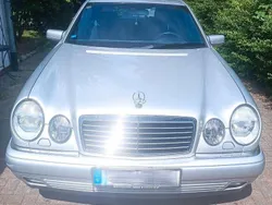 Schwarz Gebraucht 1998 Mercedes E240 Avantgarde Limousine | 4.000 € (Guter Preis)