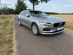 Silber Gebraucht 2017 Volvo V90 Momentum Kombi | 22.200 € (Guter Preis)