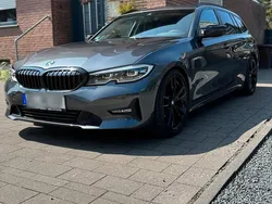 Grau Gebraucht 2020 BMW 318 Advantage Kombi | 23.200 €