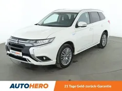 Weiß Gebraucht 2021 Mitsubishi Outlander P-HEV Spirit SUV | 22.450 € (Fairer Preis)