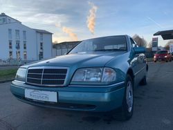 Grün Gebraucht 1994 Mercedes C220 Elegance Limousine | 2.500 €
