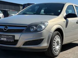 Grau Gebraucht 2009 Opel Astra Edition Limousine | 3.999 € (Etwas zu teuer)
