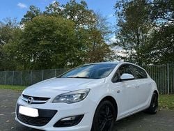 Weiß Gebraucht 2015 Opel Astra Kleinwagen | 5.350 € (Guter Preis)