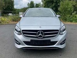 Silber Gebraucht 2015 Mercedes B180 Style Van / Kleinbus | 10.500 € (Fairer Preis)