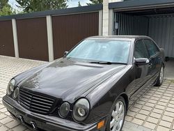 Schwarz Gebraucht 2000 Mercedes E240 Limousine | 2.500 €