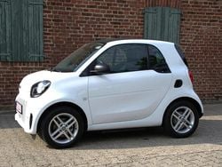Weiß Gebraucht 2021 Smart ForTwo Coupé Kleinwagen | 10.500 € (Etwas zu teuer)