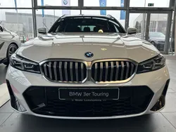 Weiß Neu 2024 BMW 330e M Sport Kombi | 53.399 € (Superpreis)