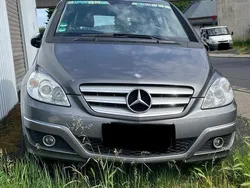 Grau Gebraucht 2010 Mercedes B200 Van / Kleinbus | 2.750 € (Superpreis)