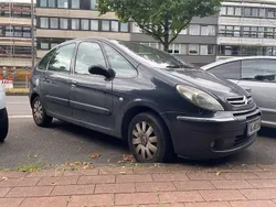 Rot Gebraucht 2005 Citroën Xsara Picasso Comfort Van / Kleinbus | 700 € (Superpreis)